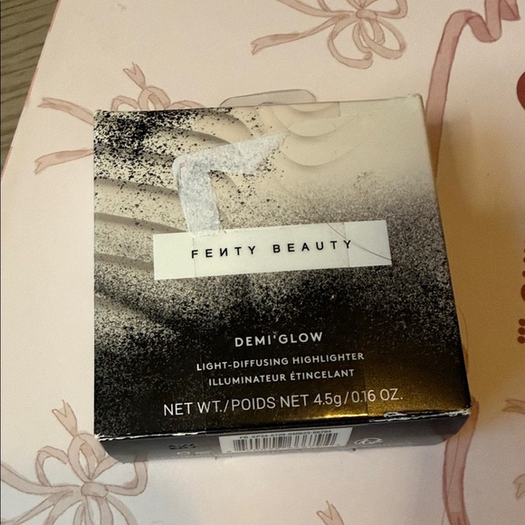 Fenty Beauty Other - Fenty Beauty Demi'Glow Highlighter - Black and White